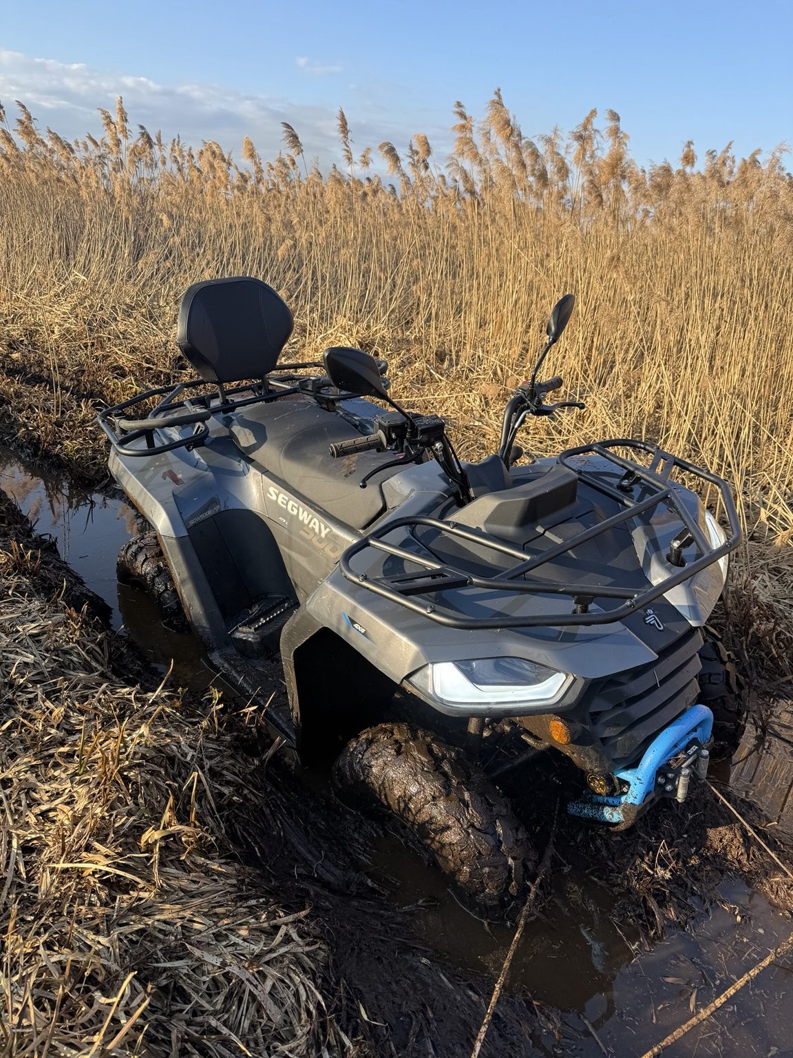 Квадроцикл біля води
